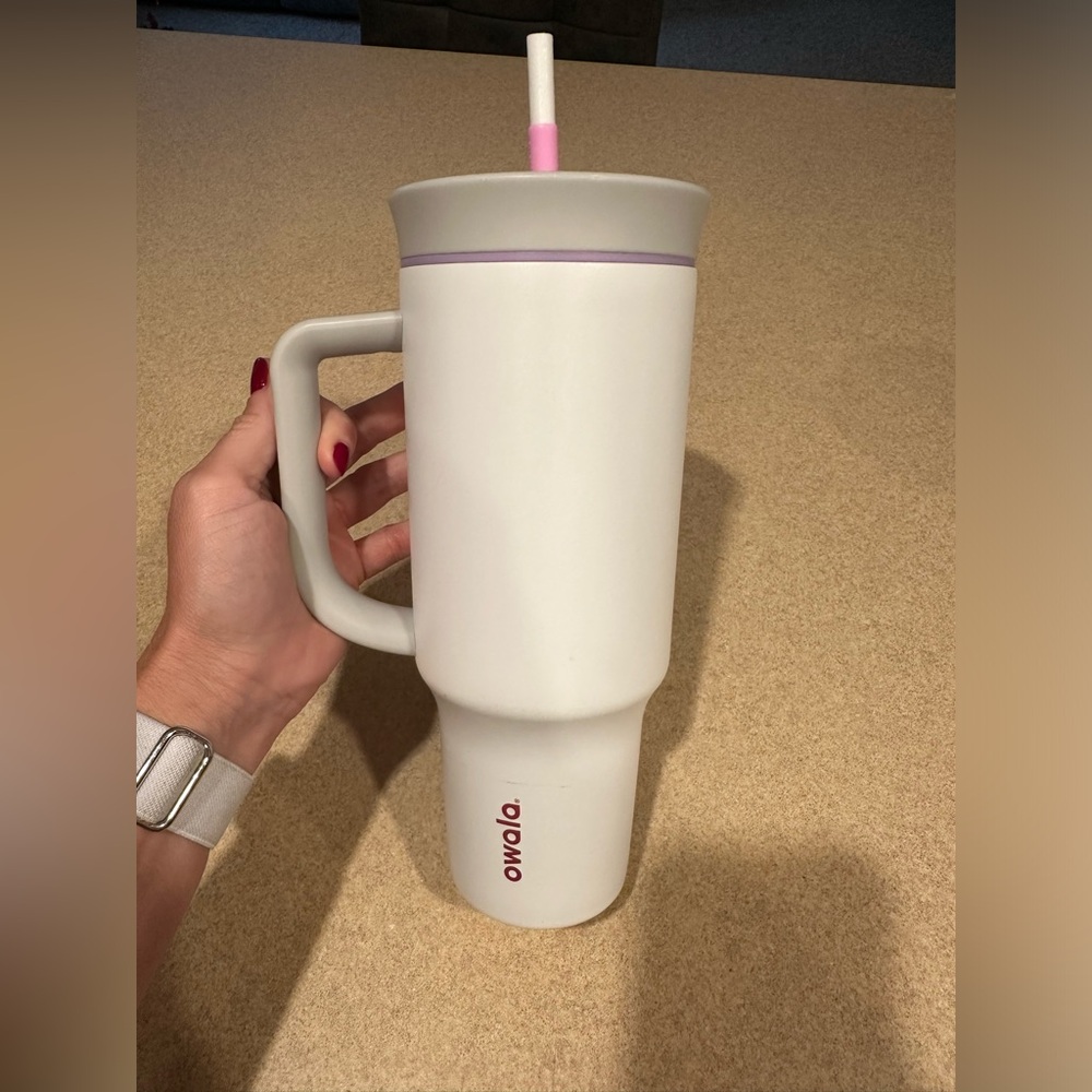 Owala white 40 oz